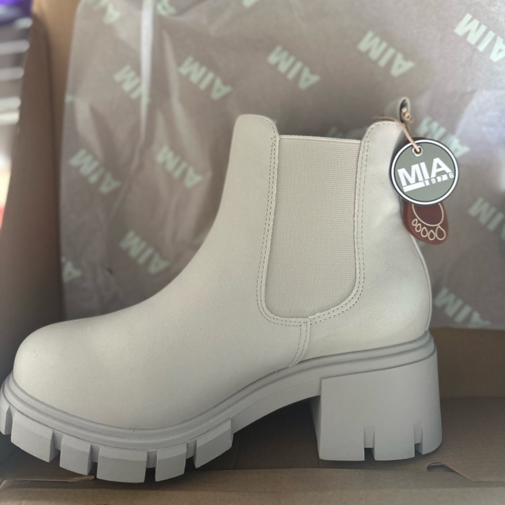 MIA Women's Off-White Ankle Booties